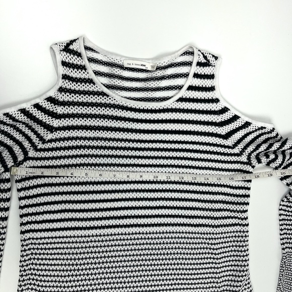 Rag & Bone Black White Crochet Cold Shoulder Top L - Picture 13 of 14